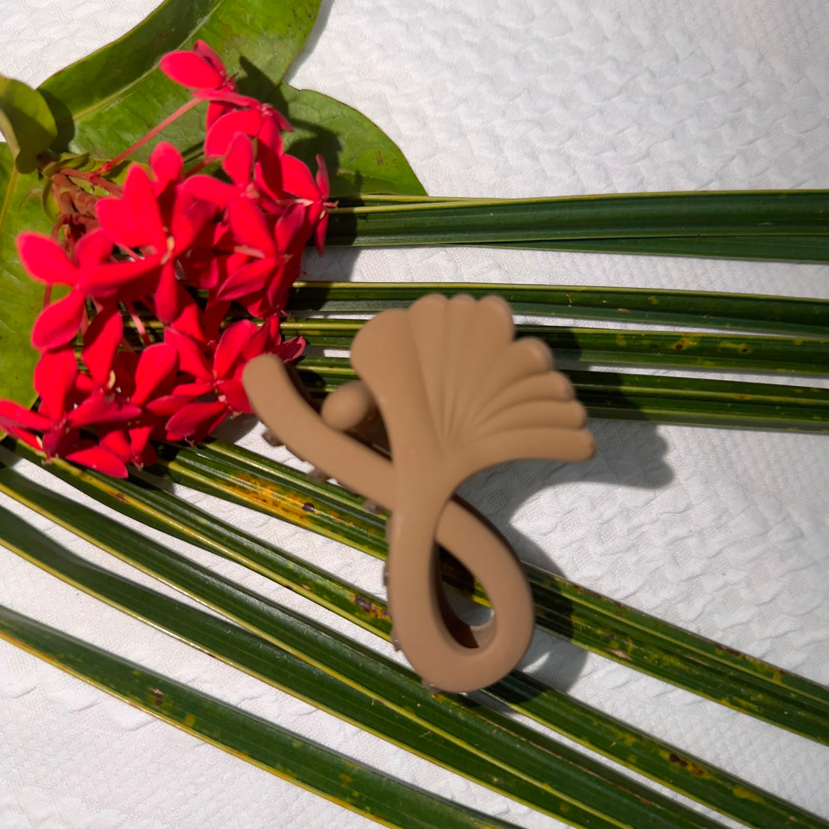Coffee Matte Ginkgo Leaf Hair Claw Clip