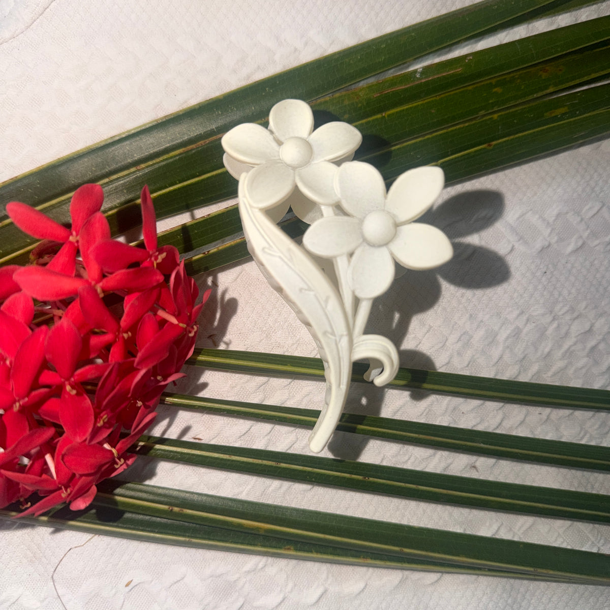 Cream White Twin Flora Clutch