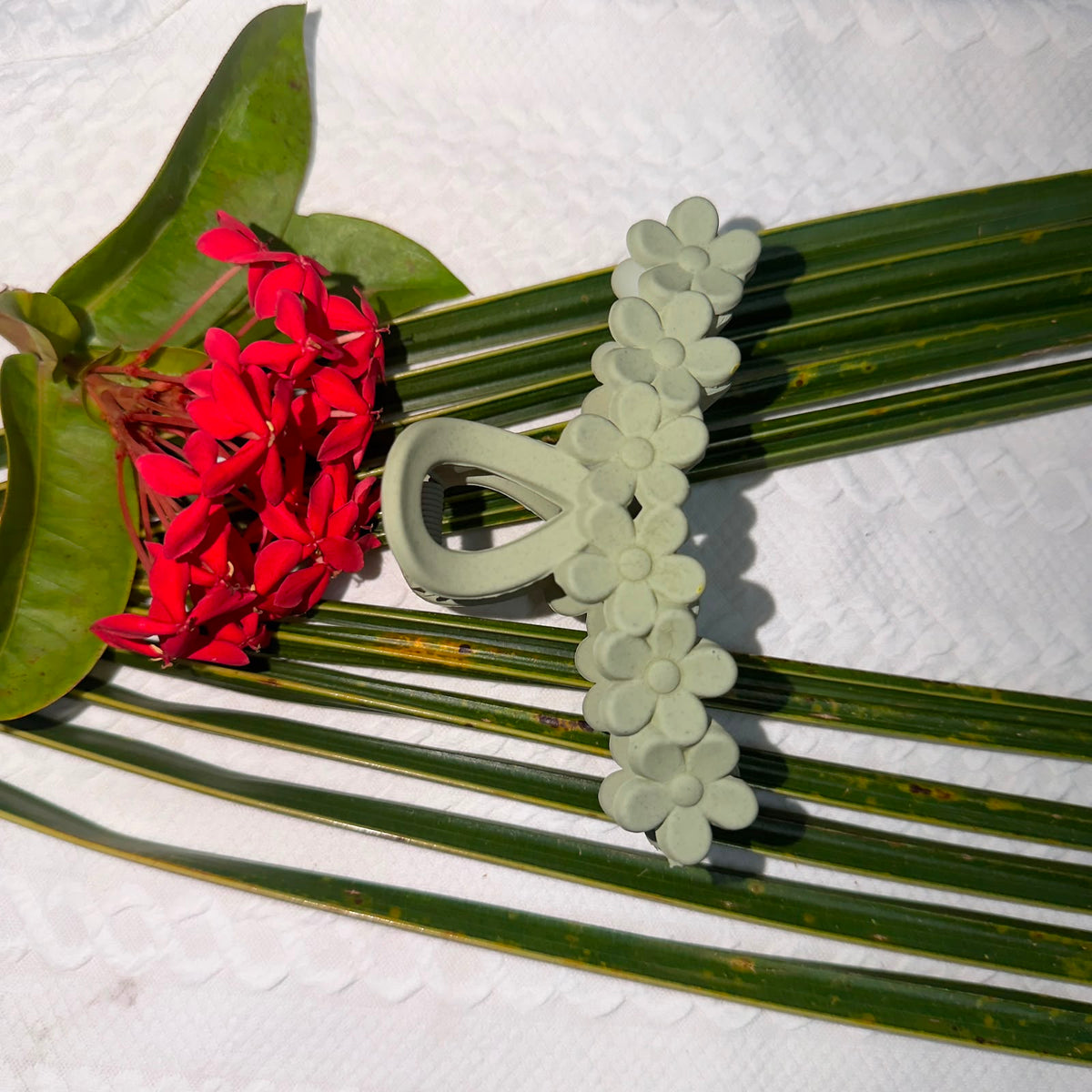Pista Green Matte Multi-Flower Geometric Hair Claw Clip