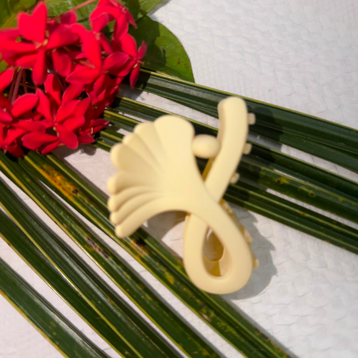 Matte Cream Butter Yellow Ginkgo Leaf Hair Claw Clip | Non-Slip Pastel Hair Clutcher