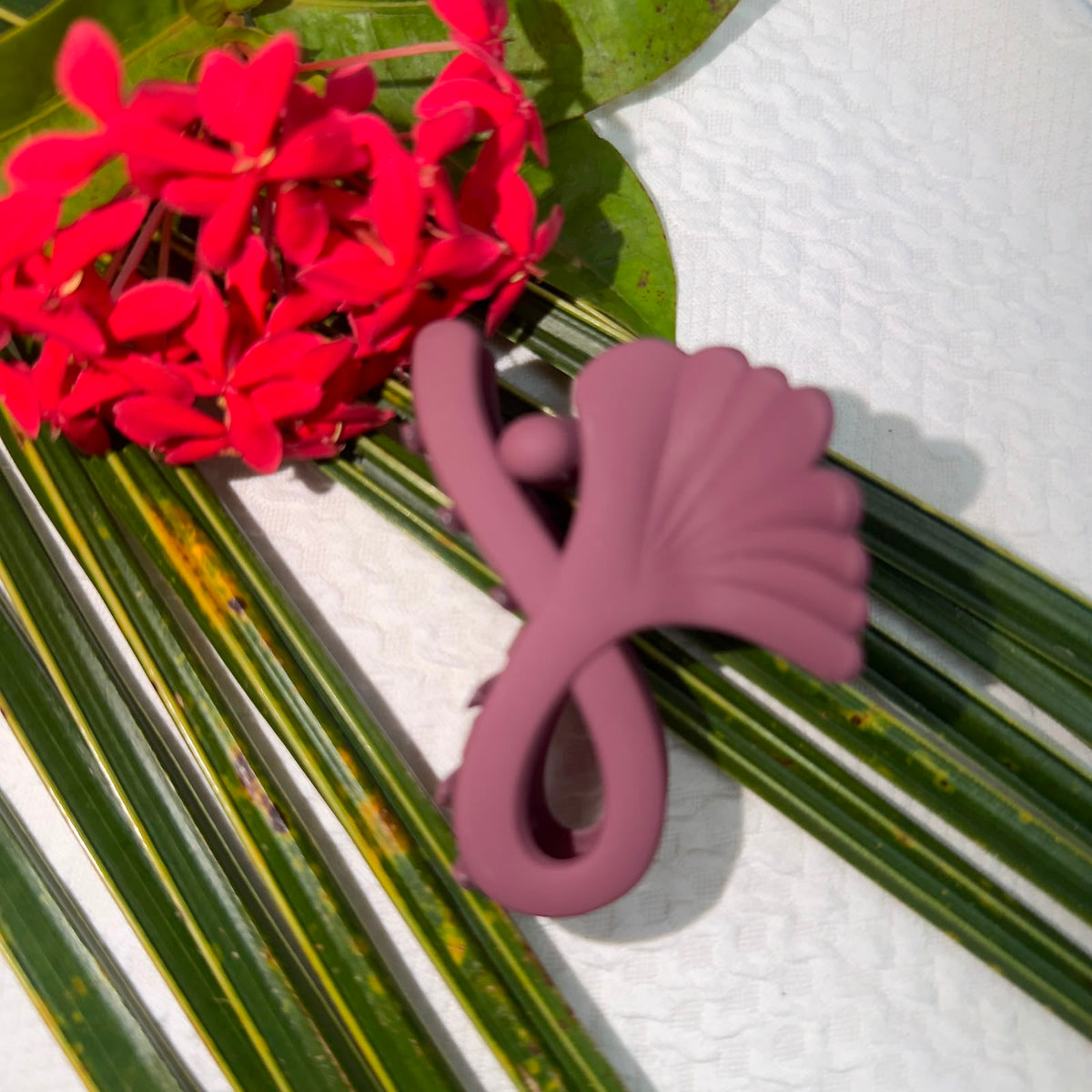 Matte Finish Ginkgo Leaf Hair Claw Clip