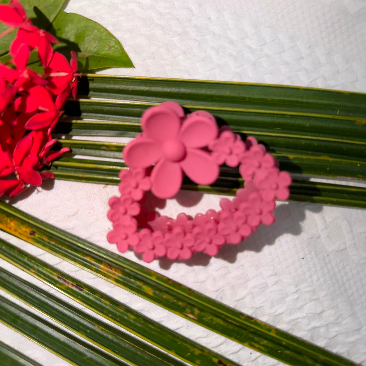 Matte Bubblegum Pink Heart Multi-Flower Hair Claw Clip