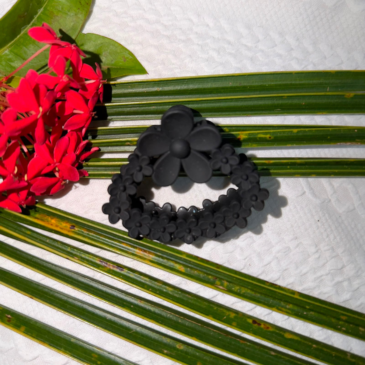 Matte Midnight Black Heart Multi-Flower Hair Claw Clip