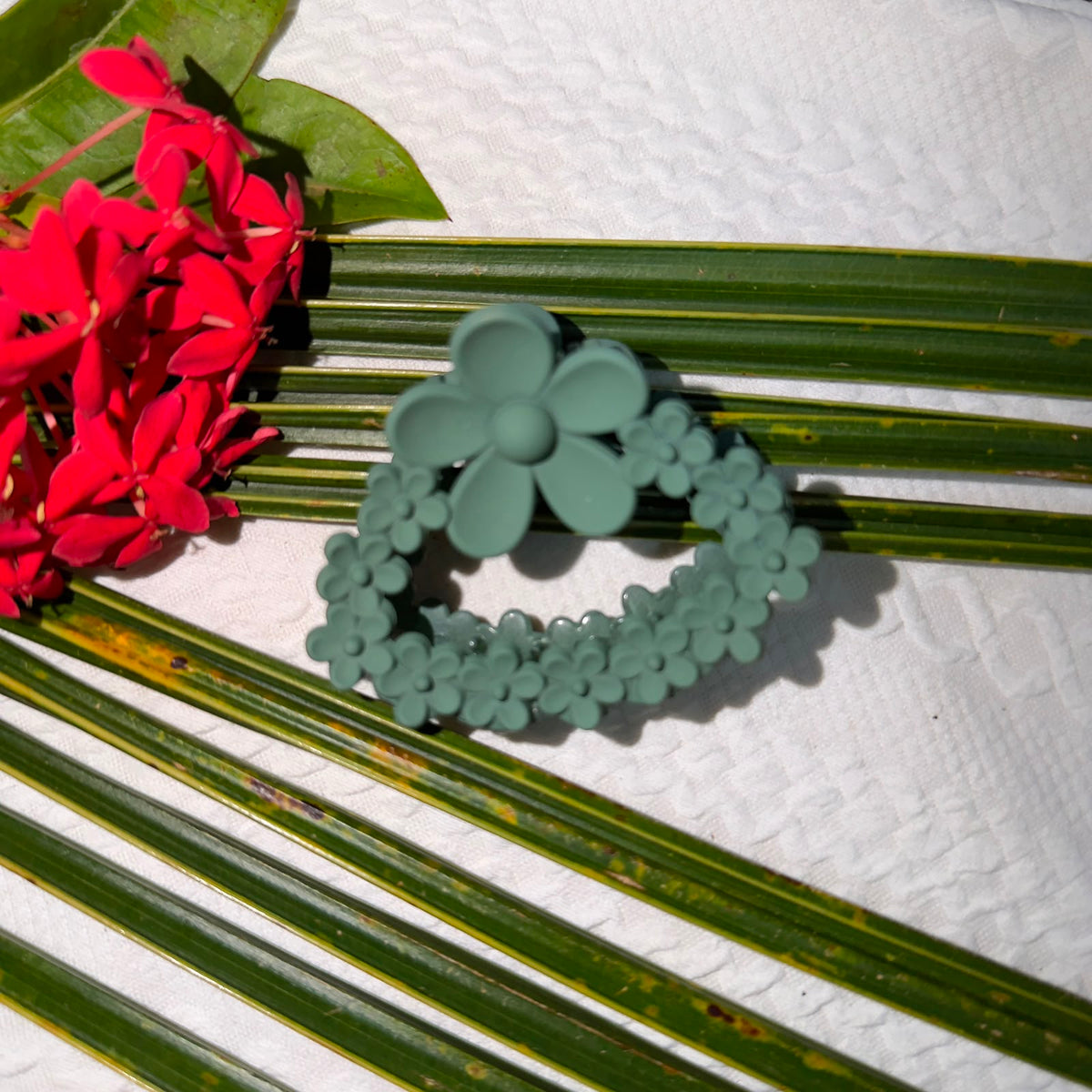Matte Sage Green Heart Multi-Flower Hair Claw Clip
