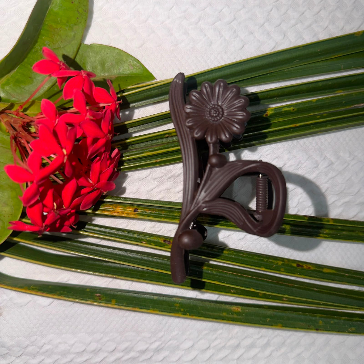 Matte Coffee Dark Brown Single Daisy Stem Hair Claw Clip | Minimalist Floral Long Clutcher