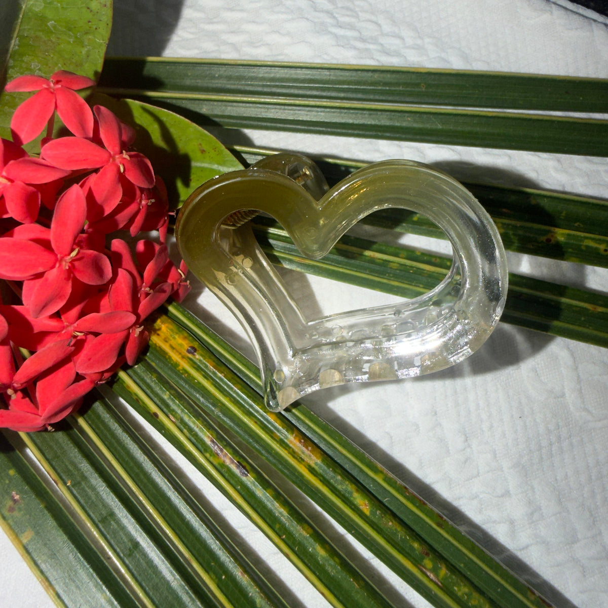 Trendy Transparent Green Heart Hair Clutch / High Gloss Medium Claw Clip
