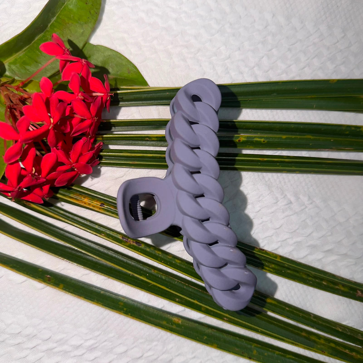 Matte Lavender Purple Cuban Chain Link Curved Hair Claw Clip | Non-Slip Streetwear Clutcher