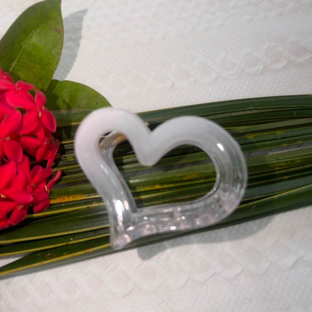 Aesthetic Clear White Glassy Heart Hair Claw Clip - Minimalist Korean Style Clutcher for Women
